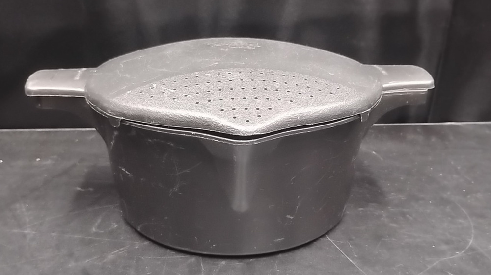 Pampered Chef Micro Cooker Microwave Steamer 8 Cup 2 Qt Black 2778